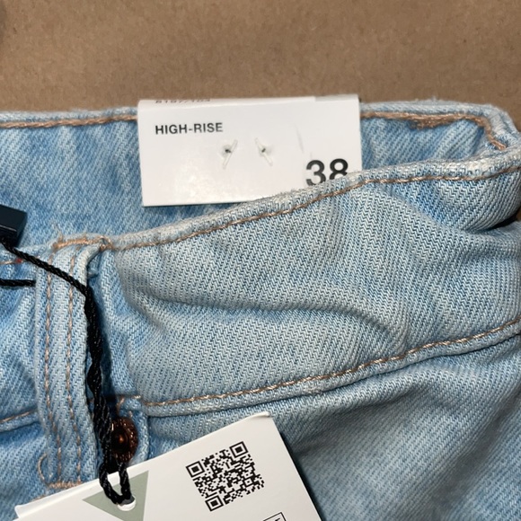 Brand new Zara high rise shorts - Picture 3 of 4